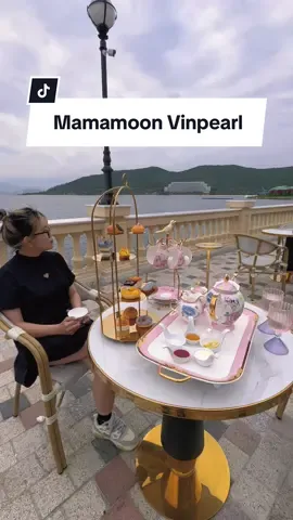 Tập192: 🌼 Tết này làm gì? Tết này qua Vinpearl Harbour Nha Trang làm tách trà ở Mamamoon ngắm biển ngắm hoàng hôn nè mí ní, quán coffee chill chill bình yên , nếu quá xô bồ sao không thử chọn mô hình này đúng hem 🥰 note lại thoai, Tết gòi, đi chơi thoai 🫶 #ThanhThoiLuotTet #xuhuong #nhatrangduhi #trending #viral #fyp #nhatrang #LearnOnTikTok #cungponn #longervideos #AnCungTikTok #vinpearlnhatrang  #vinpearlharbour #vinwonders #trachieu 