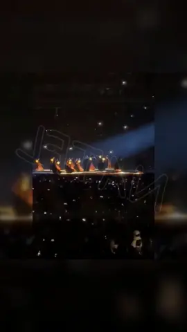 #Emotional! #Taylor #Swift’s Dad Scott 'Happy #Bday' to a fan #during the Eras tour in #Tokyo. #todaydrama #todaynews #news #todayhot #dramahot #newshot 