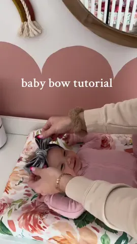 How to tie a baby bow 🎀✨ #howto #tutorial #momhack #bow #headband #hairhack #sahm #momlife #girlmom #babygirl #girlythings #hack #Lifestyle #LifeHack #girlmom #howtotieabow #bows #babybows 
