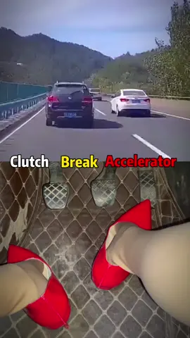 Ah, the wrong braking method is so dangerous!#tiktok#howto#cartok#car#automotive  #driving #skills #knowledge  #fpy  #fyp  #tips  #foryou  #carsoftiktok