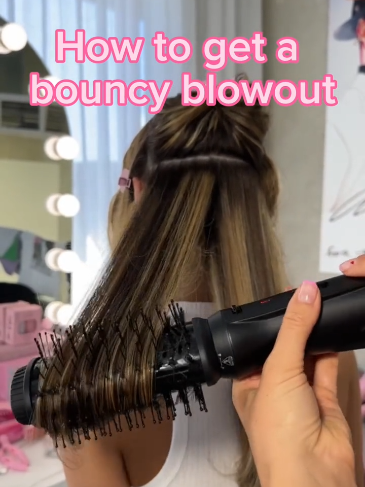 How to get a perfect blowout = our Blowdry Brush 😉💕 #mermadehair #mermaidhair #blowout #blowoututorial #blowdrytutorial #hairtok #hairtips