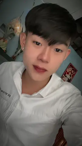Vòng tay anh ôm lấy những kỉ niệm xa vời..#namhung019 