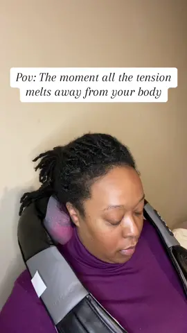 This viral neck massager is AMAZING! It knocks all the kinks out and melts away the tension #massage #neckmassager #shiatsu #shiatsumassage #pampering #tiktokshop #tiktokmademebuyit #tiktokfinds 