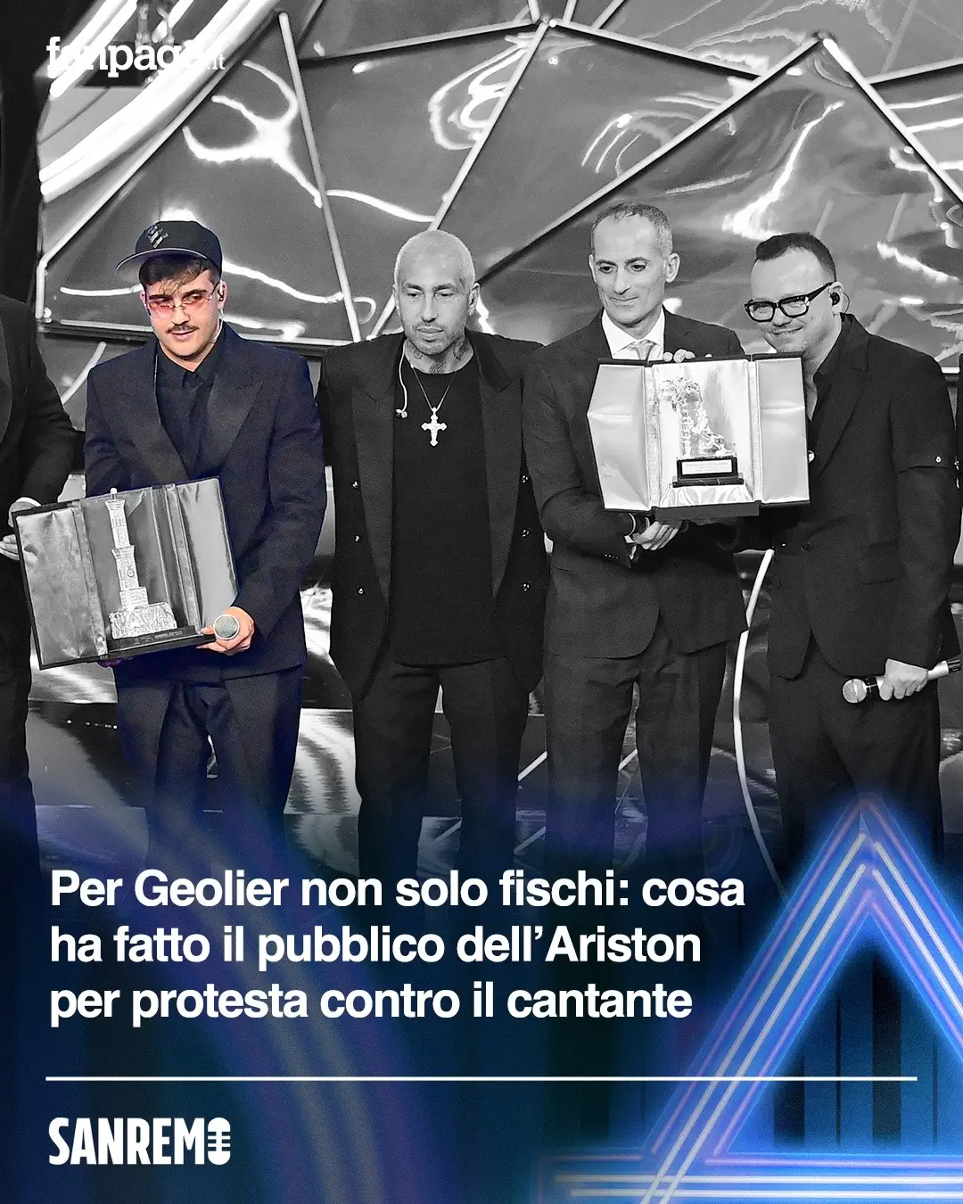 Il rapper napoletano ha conquistato il pubblico a casa ma non quello in teatro, che non era d’accordo con il suo primo posto durante la serata delle cover.  Dopo aver vinto la serata cover sono piovuti fischi a Sanremo per #Geolier, ma ciò che ha fatto più male è stato il gesto del pubblico.  Cosa è successo e qual è stata la reazione dei presenti nel 📲 𝐥𝐢𝐧𝐤 𝐢𝐧 𝐛𝐢𝐨 #sanremo2024