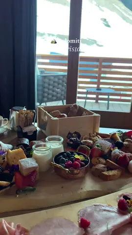 niente che una colazione in camera non possa risolvere 🤍 #colazioneinhotel #Dolomiti #hotelbreakfast #hoteldilusso #consiglihotel 