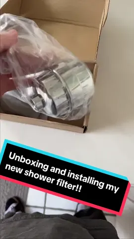 This thing is so cool. Not only does it filter all the harsh toxins from the water, but it also makes my skin and hair soooo soft! Get yours today !!!! #showerfilter #hardwater #shower #bathroomhacks #healthylife #skinhealth #healthyhair #toxins #49ers #ladiabla