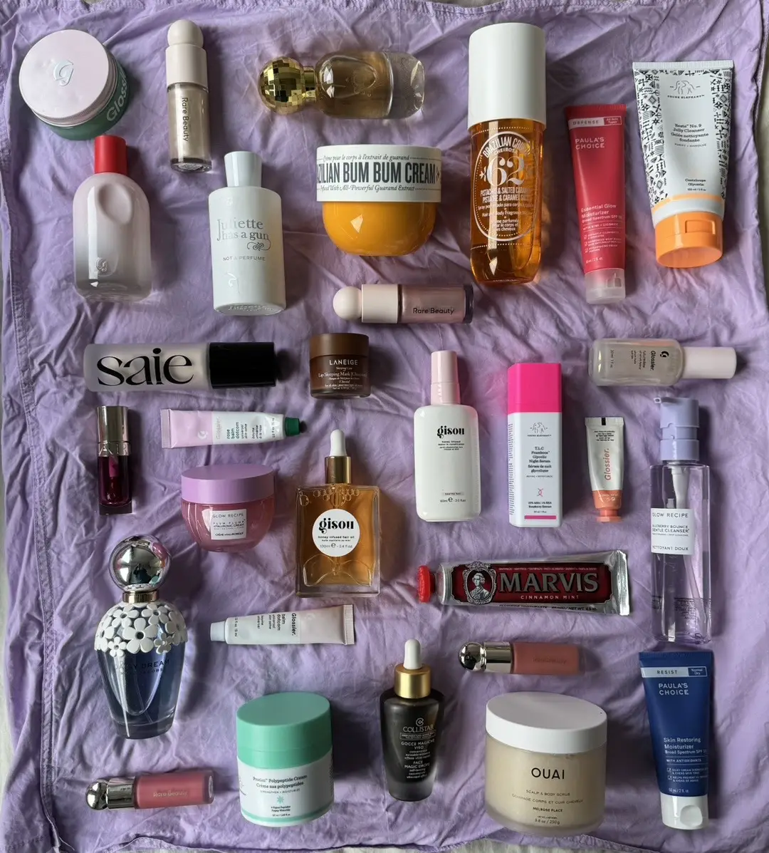 Who else is OBSESSED with anything mini? 👀✨ #glowrecipe #gisou #miniproducts #minis #drunkelephant #glossier #balmdotcom #soldejaneiro #saie #laneige 