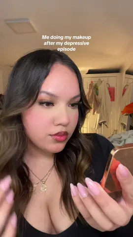 It be that seasonal depression 🫠  #overthinker #contentcreator #bostoninfluencer #latina #manifestation #yourlatinabestie #overthinkwithme #beautycreator #latinas #fyp #fypage #fypシ 