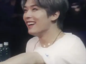 the smile and the sparkling eyes:( #leeknow#skz#leeminhoskz  