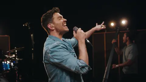 “Spotlight” #songwriter #andygrammer #longervideos #liveperformance 