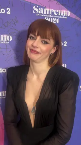 “La prima cosa che hai pensato dopo l’esibizione di stasera è…” 💐 @ANNALISA nel backstage di #RaiRadio2 dopo l’esibizione al Festival di @SanremoRai  #Sanremo2024 #Annalisa 