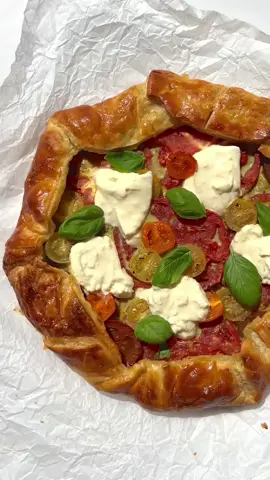 Tomato galette with pesto & stacciatella 🍅🥧 look at how gorgeous this ox heart tomato looks 📍 recipe in bio or visit butterhand.com  #tomatogalette #galette #tomato #pesto #stracciatella #burrata #puffpastry #pastry #asmrfood 