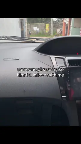 siapapun tolong buat dia jatuh cinta padakuu.  #galaubrutal 