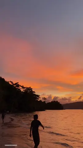 Sunset di tanah mutiara...  ° ° ° #pantai #pantaimutiara #trenggalek #beach #beachvibes #anakalam #anakpantai🌴  🏝️#4u #senjaaesthetic🌅✨ #trenggalek  #fypシ #senjasore  #pantaimutiara #pantaimutiaratrenggalek #pantaiviral #pantaitrenggalek #trenggalek  #sunset  #pantaimutiara #trenggalek  #jalurlintasselatan #liburan  #pantai #pantaimutiaratrenggalek  #sunset #exploreindonesia  #pesonaindonesia #beach  #exploretrenggalek #posonatrenggalek  #trenggalekview #trenggalekindah  #trenggalekrepost_ #trenggalek  #trenggalekhitz_  #trenggalekkekinian  #trenggalekeksis #trenggalekkeren  #ilovetrenggalek  #trenggalekmeroket🚀 
