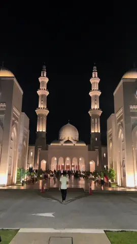 Subhanallah ! sungguh cantik permandangan masjid sri sendayan pada waktu malam . kita belanja view malam dulu☺️#masjidsrisendayan #sendayan #masjid #mosque #masjidsendayan #mosquehunt #subhanallah 