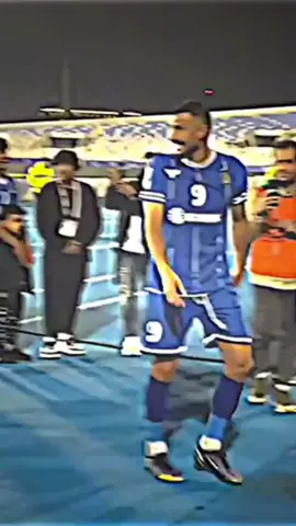 ايمن حسين يحتفل مع جماهير القوه الجويه💙#القوه_الجويه_قصه_عشق_لاتنتهي💙🦅 #بكاء_لاعبين_منتخبنا_العراقي #ايمن_حسين  #نطالب_باعاده_المباراه #ابطال_كاس_اسيا #اسود_الرافدين 