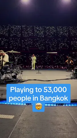 Genuinely mind blown 🤯💨                        #live #livemusic #Bangkok #thailand #calumscott 