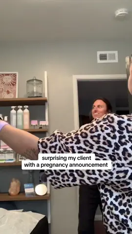 The way they all got so excited 🥺 ( @TT ✨ )  #wholesome #clients #beauty #excited #pregnancy 