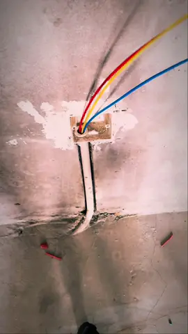 the tools I use are linked on my TIKTOK homepage，Am I a smart electrician?#electriciantools #electricianlife #electrictools #tools #wiretwisting #wirestripper #electriciansoftiktok #wiretwister #twistwire #electric #electrician #electrical #electrical #wire #wirestrip 