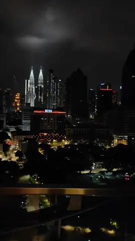 listening to this song with this view hits different 🥹 #citylights #cityskylines #skyline #building #nightview #kualalumpur #petronas 
