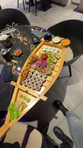 #food #viral #viraltiktok #foryoupage #fypシ #sushi 