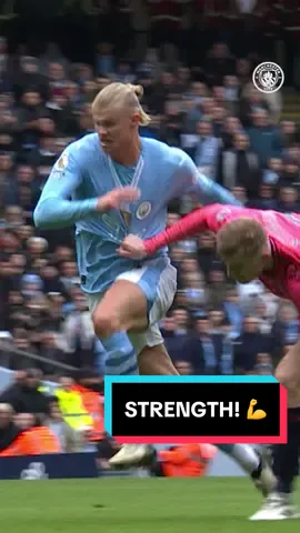Let’s talk about this strength from #ErlingHaaland! 😮‍💨 #ManCity #Football #PremierLeague 