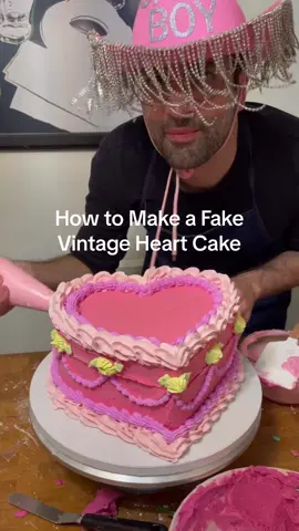 DIY Heart Cake Box #DIY #cake #valentines #heartcake #artsandcrafts 
