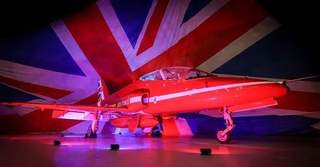 This year, the @rafredarrows are celebrating sixty seasons of dynamic displays. Their diamond anniversary campaign includes a new nine-aircraft show as part of the milestone season plans, with new artwork that will be featured on each of the team's distinctive Hawk jets unveiled. They also announced a five-week Canada tour that will take place later this summer, supporting the @rcaf_arc for their centenary 🇨🇦🇬🇧  #uk #military #raf #rcaf 