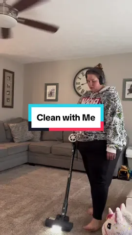 #cleanwithme #tidynotclean #speedclean #realistichome #doingthebestican #survivingnotthriving