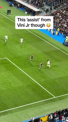 Vinicius Jr with an amazing ‘assist’ for Jude Bellingham against Girona 🔥 (IG: kariloca7) #dailymailsport #dailymail #news #sports #football #Soccer #realmadrid