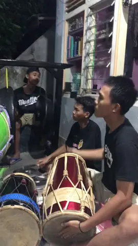 Lancar Jaya Benculuk Karo cak Erik raja kendange benculuk #kuntulanbanyuwangi #banyuwangi #senibanyuwangi #seni @seni banyuwangi @sugianto @Rioardian 
