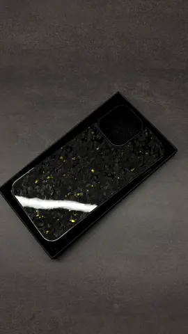Is this the coolest phone case ever?😳 #carboncase #carbonfiber #phonecase 