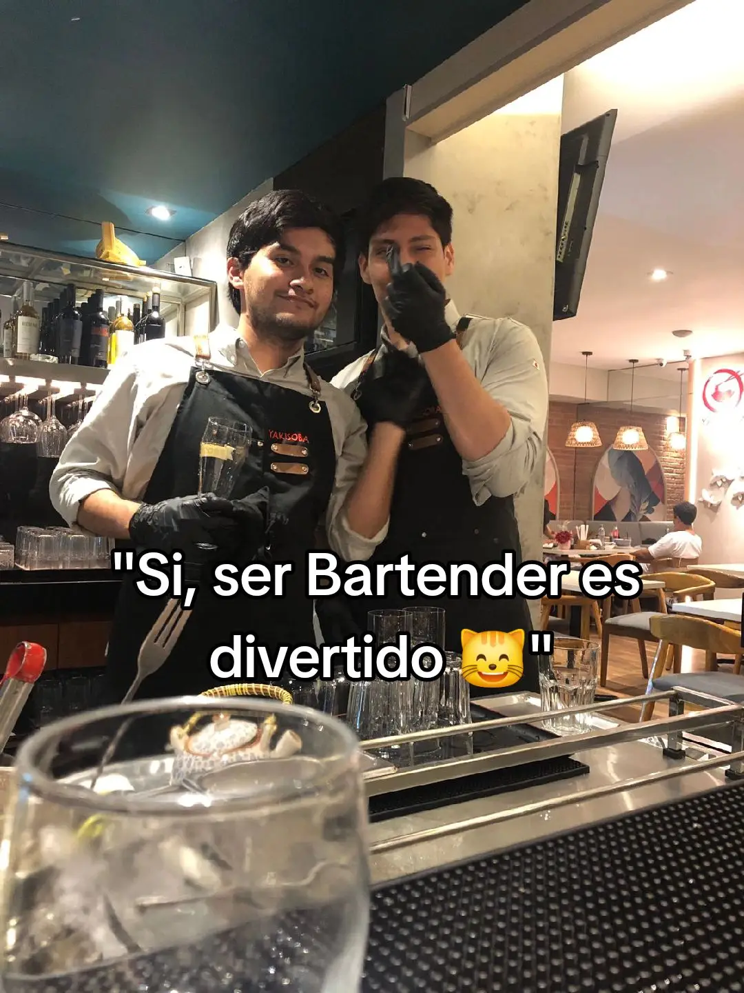 Encima que lo tuve que rehacer.... fue batir 20 minutos 💀 (lo segundo fue otro momento tenso de ayer jsjs) #bartender  #bartenderlife #chamba #ramosginfizz #cocteles #cocteleria #cocktail #trabajo 