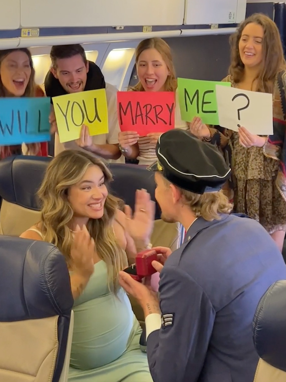 Pilot proposes over intercom ❤️