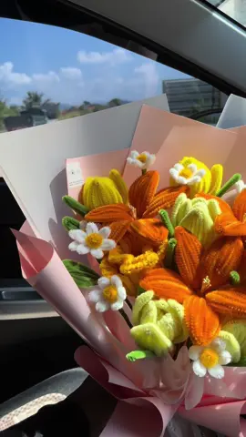 Warm tone colour? Nice jugak eh 🧡💛 BULAN FEB DAH CLOSE ORDER YA 🙏 #chenillestemsmalaysia #CapCut #trending #bouquetmalaysia #bouquetjitra #chenillestemsflowers #bouquetconvomalaysia #fypシ #chenillestemsflowersbouquet #bouquetmurahmalaysia 