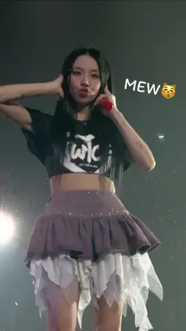 CHAEYOUNG : 😽🫶🏻💕  HER TATTS: 💀🤘🏻☠️  #chaeyoung #twice_5th_world_tour #RTBinBangkok #twice chaeng’s tattoo chaeyoung @TWICE 