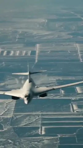 Tupolev TU-160 Blackjack atau angsa putih 🦢🇷🇺👑 #fypシ #fypage #fypシ゚viral #rusia🇷🇺 #russiatiktok🇷🇺🇷🇺🇷🇺 #tupolev #tu160 #rusiaairforce #bomber #lewatberanda 