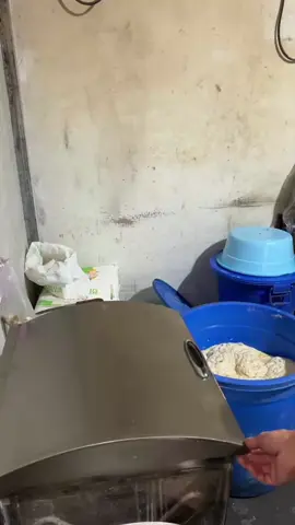 Making fresh bread with just a dash of oil