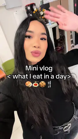 What I eat in a day 🍴🥯🍝🍪 #protebe #minivlog #whatieatinaday #food #dayinlife #Vlog #foryou #fypシ 