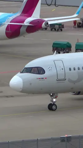 SAS Connect Airbus A320neo (EI-SIP) at Dusseldorf Airport.  #aviation #planespotting #avgeek #sas #scandinavian #airlines #airbus #a320neo #airbusa320neo #tiktokaviation 