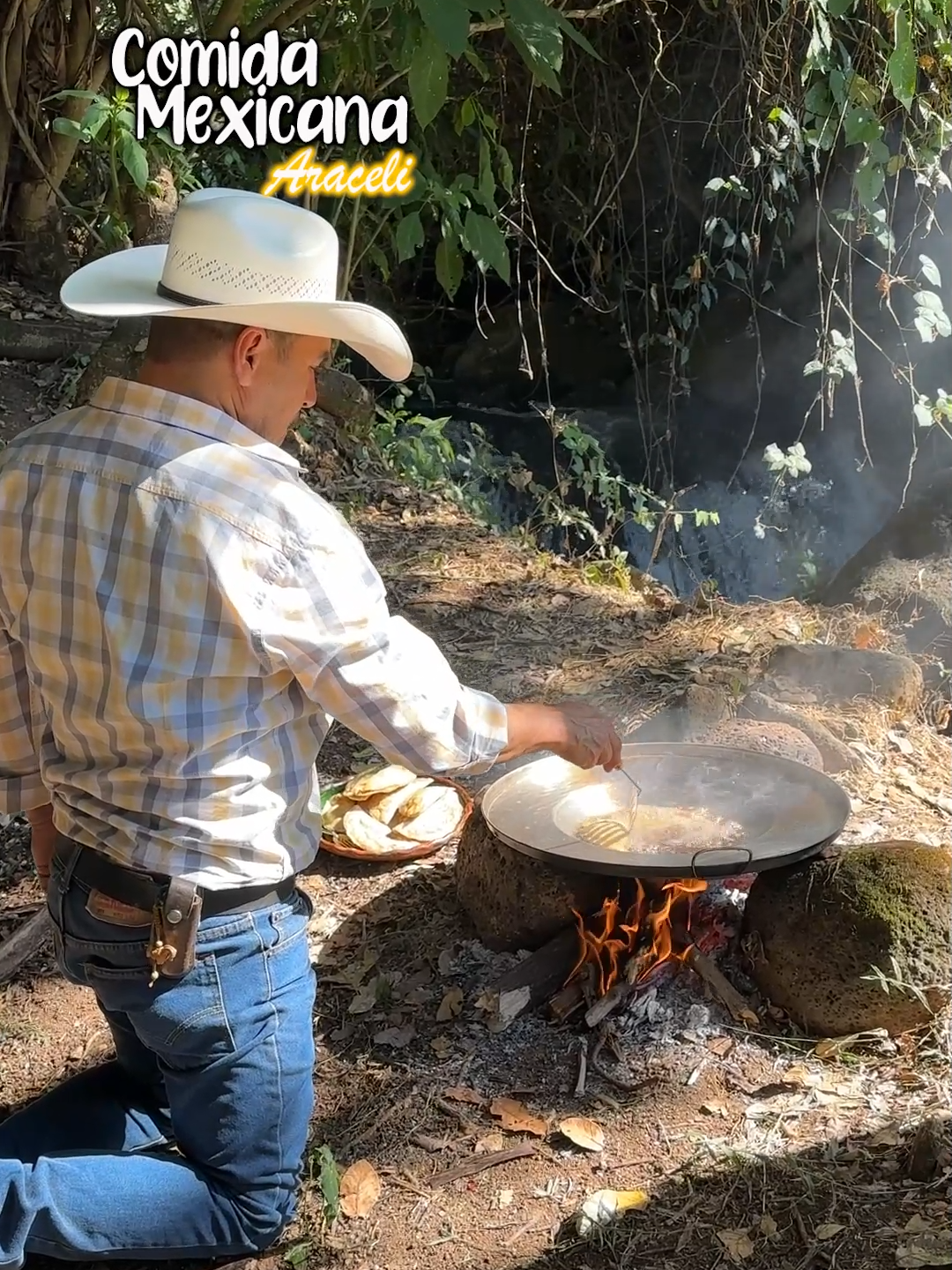 Quesadillas de Camarón Receta completa en mi canal de Youtube Comida Mexicana Araceli y en Facebook Comida Mexicana Araceli Oficial #comidamexicana #recetasfaciles #camarones #quesadillas