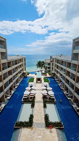 life's like this 🫳 but we like this! 🏝😎 📍Henann Premier Coast Resort is currently on soft opening.  #Henann #HenannPremierCoast #HenannBohol #HenannHopping #Bohol #Panglao #AlonaBeach 