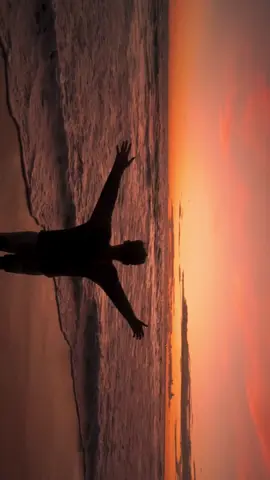 Love the sunset 😍 .  .  .  #sunset #cinematic #videography #sunsetlover #beachsunset #beachvibes #pantaisukabumi #pantaipasirputih #ujunggenteng #sony #traveling #travelvideo #fyp #fypシ゚viral 