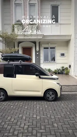 make over & organizing our air ev 🚘 —— salah satu hal yang bikin kami beli air ev adalah mobil ini punya banyak ruang untuk personalisasi. kami make over dan organizing mobil ini luar dalam supaya tampil beda dan selalu rapi. walaupun mungil, menurut kami mobil ini sangat pas dan praktis dipakai sehari-hari, bahkan bisa dibawa ke luar kota. next enaknya bahas apa lagi ya? 🛒 link tempat sampah di biolink other no.76 🛒 link tempat tissue di biolink other no.77 🛒 link sticker LEGO di biolink other no.78 🛒 link roof box di biolink other no.79 🛒 link keset cantik air ev di biolink other no.80 —— #organizingtips #organizing #tipsandtricks #organizinghacks #organizingideas #carorganizing #mobillistrik #electriccar #airev #wuling #citycar #organizing #asmr #rumaciel