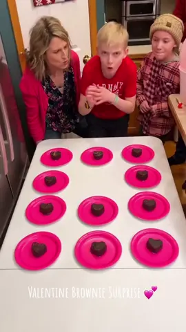 Mom, Dad, and kids get to bite brownies in order to reveal the secret code and then get some super fun gifts. Great family game for Valentines Day.#kezzy #kezzygaming #kezzyfan #familytime #ValentinesDay #valentine #challeng 