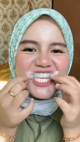 Nohhh putihhh gigi akuu😅😅 #gigiputihbersih #whitening #dentalwhitepatch #caraputihkangigikuning #gigikuning #dentificwhitepatch 