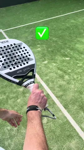 HOW to hold your racket 🤝🏼 #padel #padelvideos #grip #racket