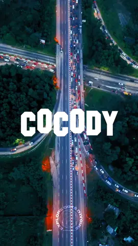 Cocody, la nuit, c'est un spectacle féerique Les lumières scintillent comme des étoiles ✨sur la lagune Les palmiers 🌴se balancent doucement sous la brise Les rires 😁et les chants 🔊résonnent dans les maquis Cocody, la nuit, c'est une ambiance magique On y trouve de tout, du chic au populaire Des villas somptueuses aux quartiers populaires Des restaurants gastronomiques aux gargotes de rue Cocody, la nuit, c'est une diversité unique On y croise des gens de tous les horizons Des étudiants, des artistes, des hommes d'affaires Des ivoiriens, des étrangers, des touristes Cocody, la nuit, c'est une beauté authentique Qui fait battre le cœur de la capitale économique Qui attire les regards de tous les visiteurs Qui donne envie de rester ou de revenir