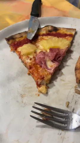 I was naughty and not allowed out of the coach during the day 😢 But inwas allowed out for Pizza 😂😂 Went to the local #pizzaria and had probbaly the bezt pizza known to any chicken!  What shall we do tomorrow??  #chickenontour #ski #skitour #italy #ridleyscoaches #snow #winter #resort #coach #chicken #valdifiemme #apriski #dolomites #sun #food 