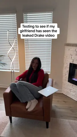She sees a lot of things on there?? #fyp #couplestiktok #viral 